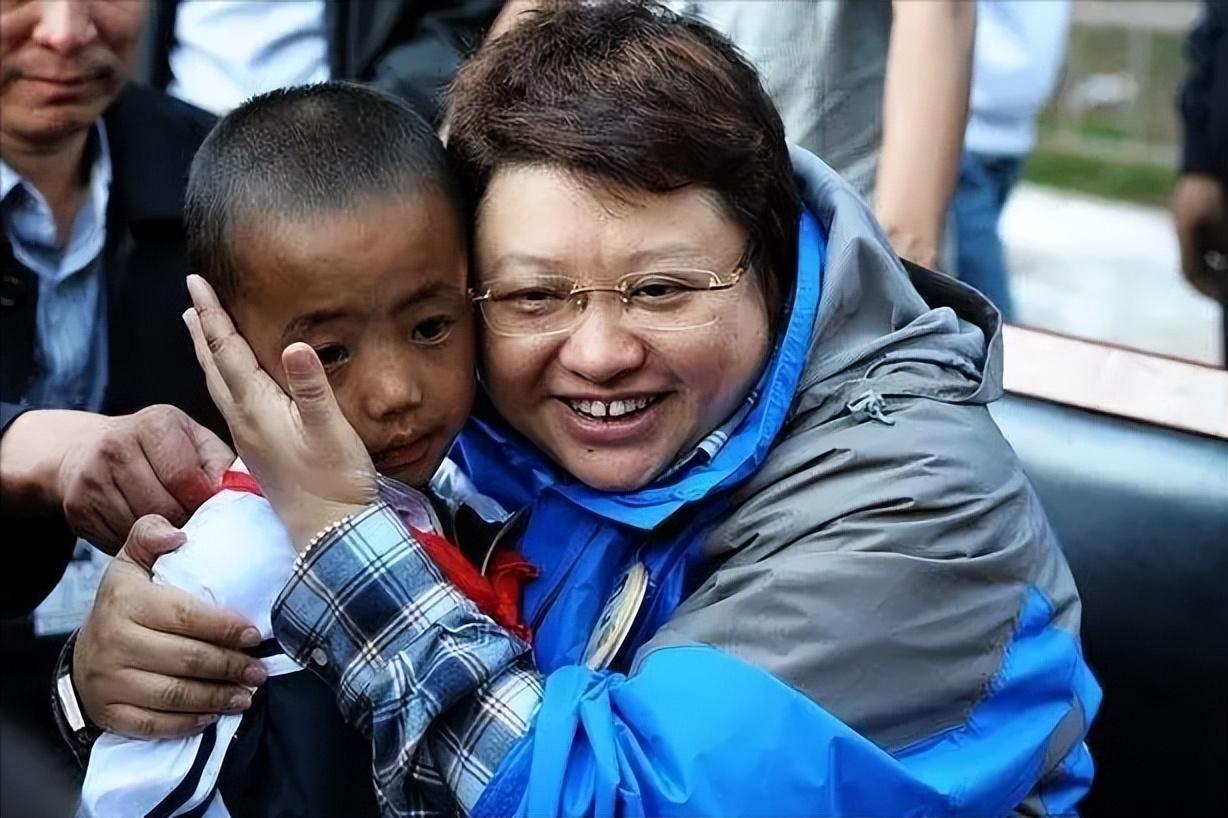 盘点5位从不捐款的明星,台前爱国捞金说大话,台后"一毛不拔"