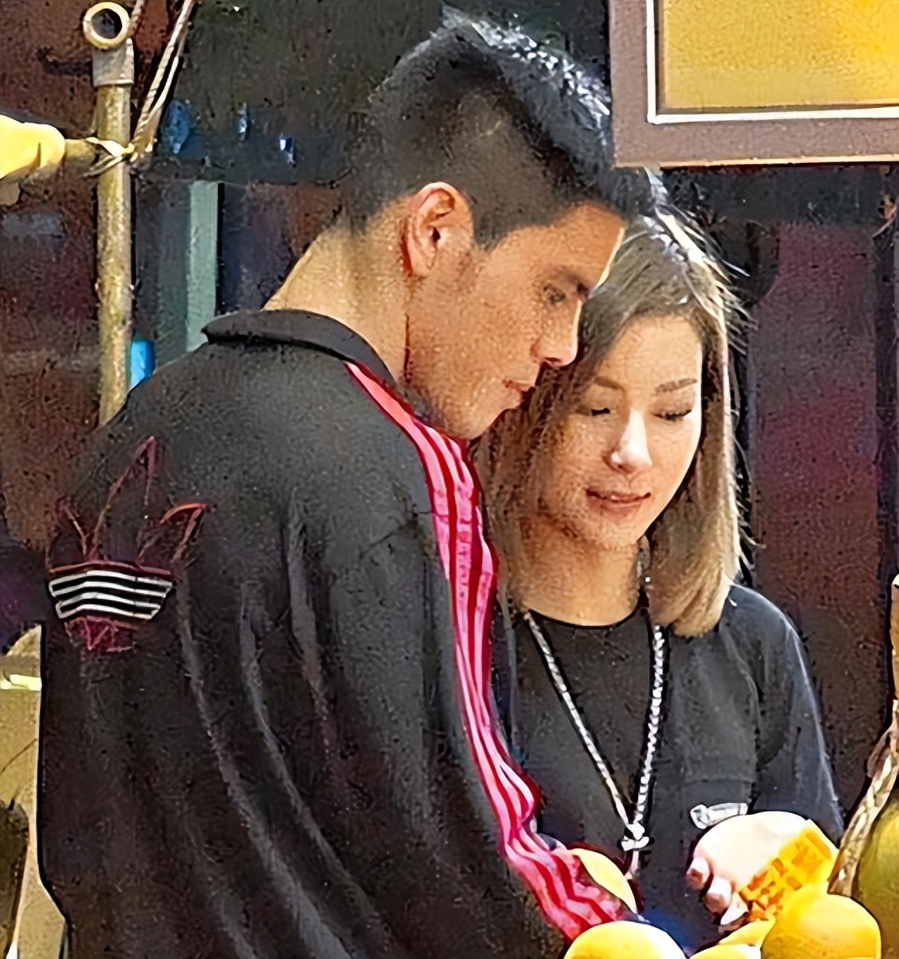 仗着向佐的喜爱,王秋紫恋上赌博,欠下百万赌债花还不上只能打着向佐的