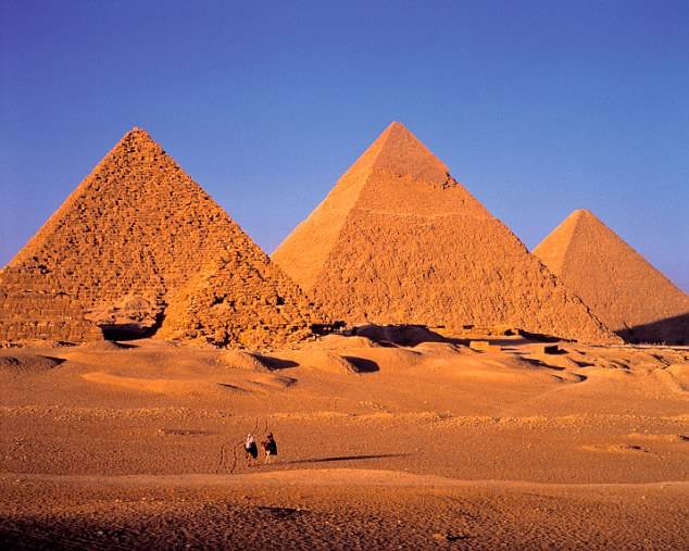 美杜姆金字塔图片