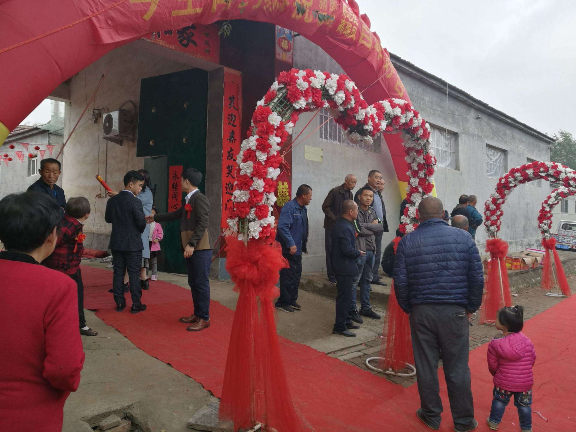 在农村,"丧事不请自来,喜事请也不来",是人情变淡了吗?