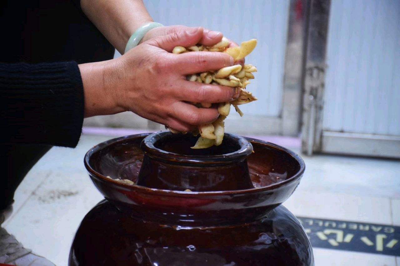 老一辈因为穷经常吃咸菜,为何很少生病?原因是这样的