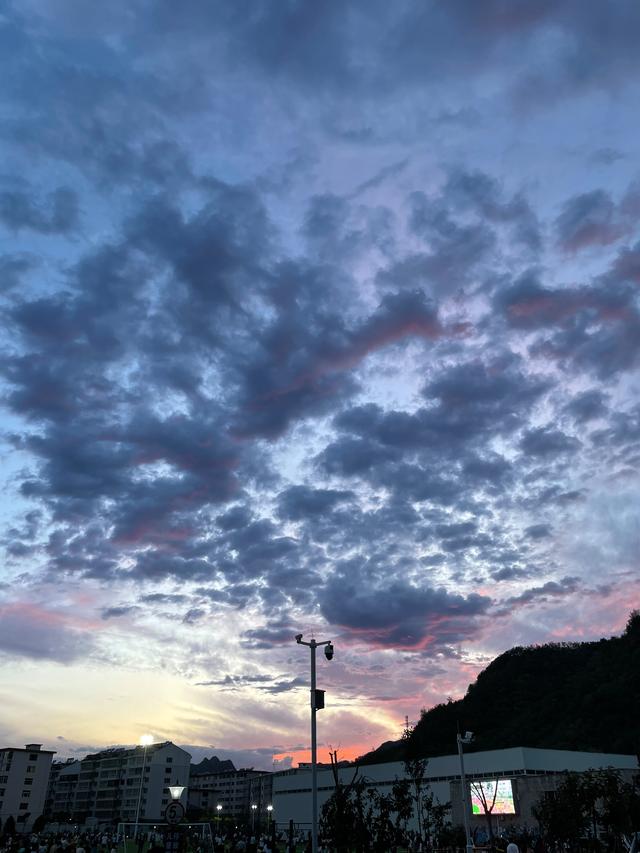 这里傍晚的夜空,美得让人窒息