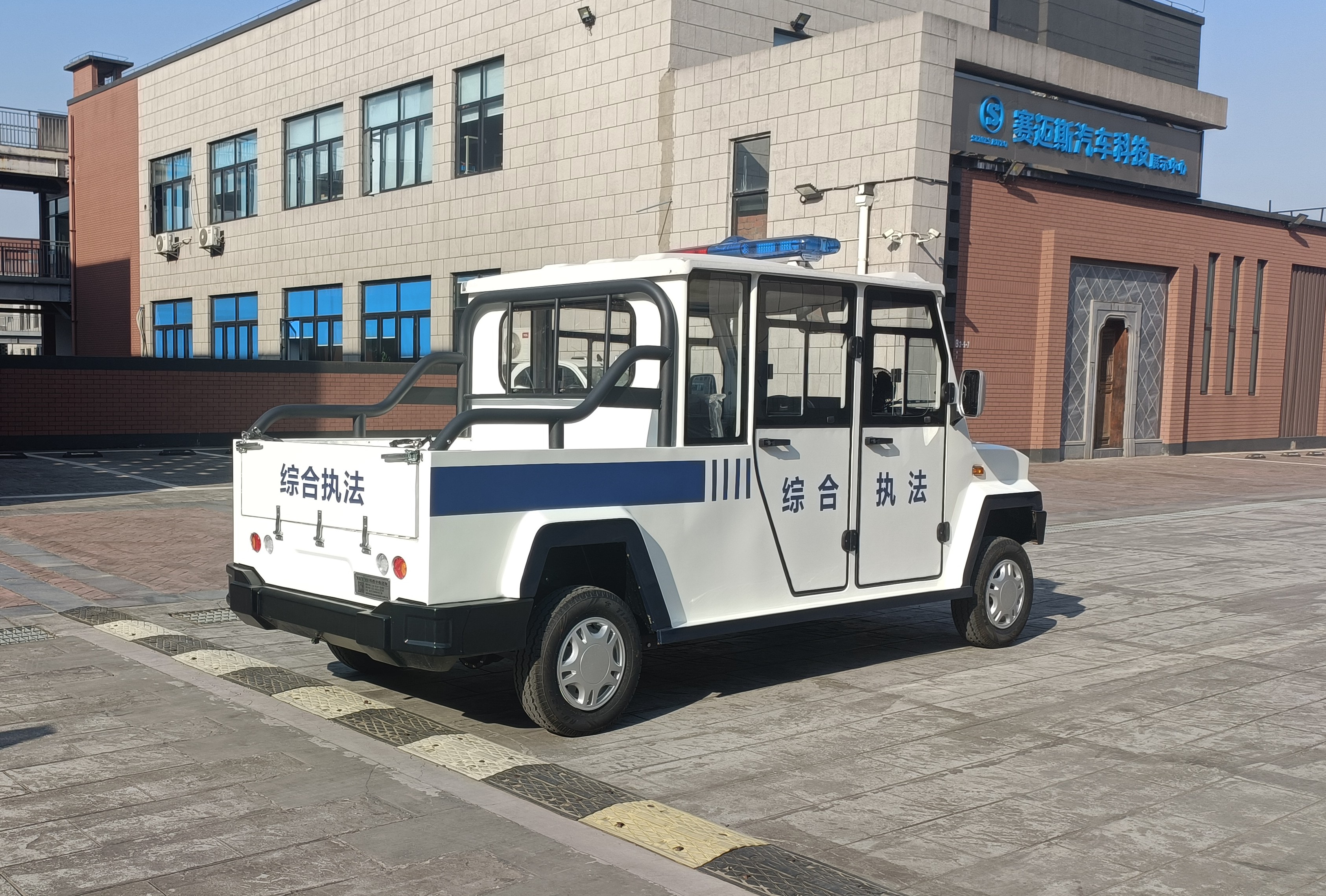 城镇综合执法巡逻车,提高城镇管理水平,维护城镇居民生活