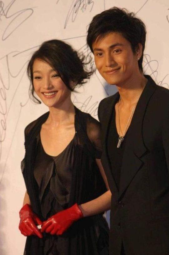 陈坤辟谣传闻跟周迅没结婚只有一个儿子