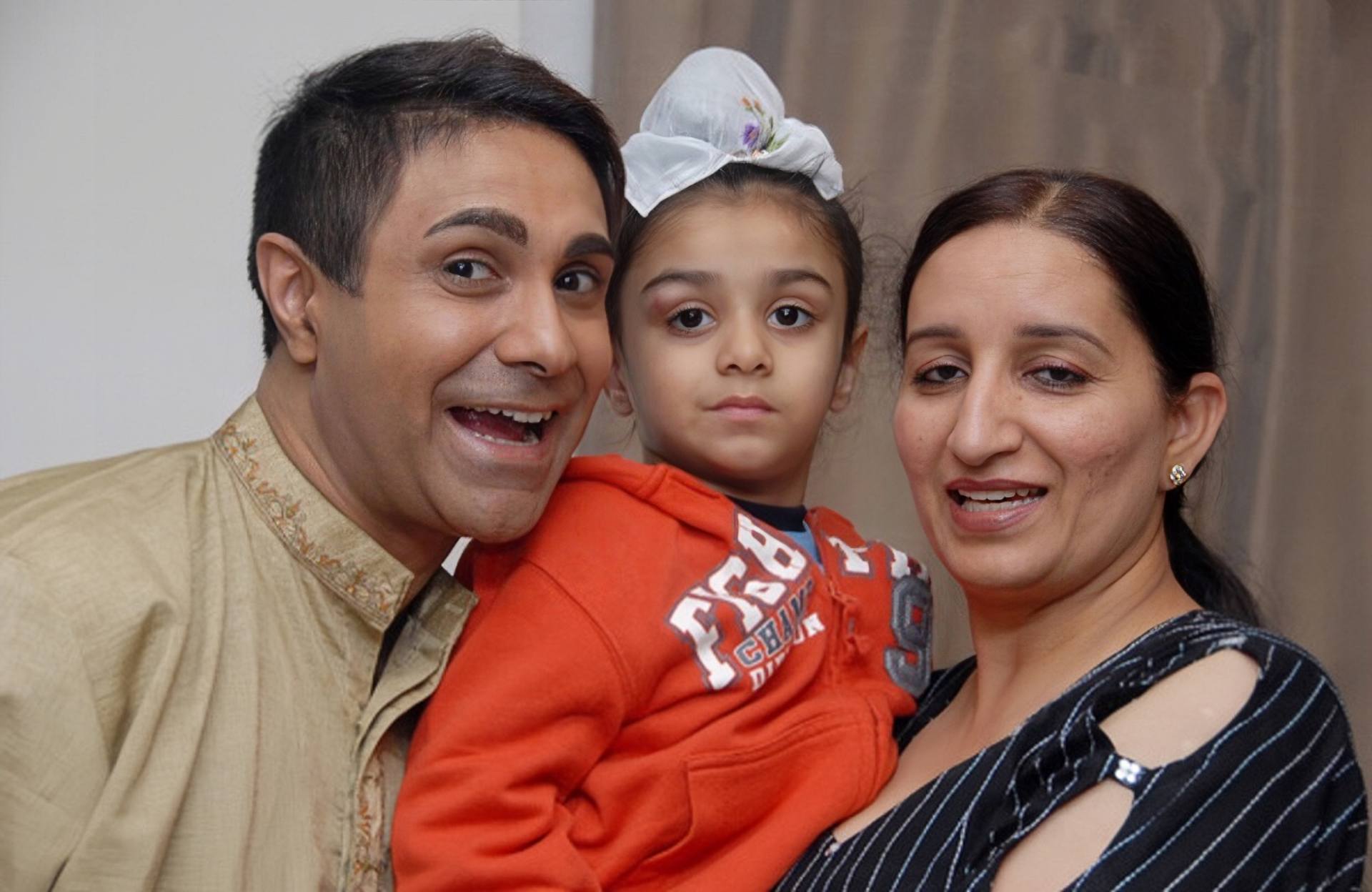 tvb前绿叶乔宝宝晒全家福!全家移民国外,孙儿长相可爱像洋娃娃