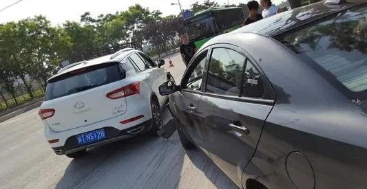 开车起步时不要犯这4个常见的错误,新手司机要注意