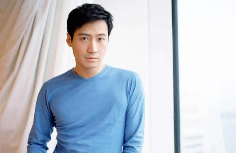 56岁黎明素颜现身 腼腆笑容暖化粉丝心