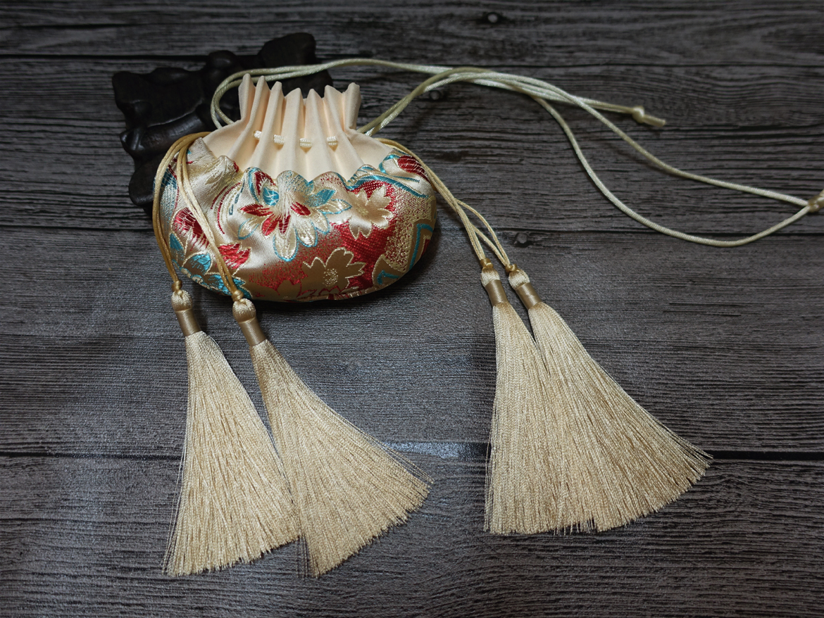 民间故事:仙女夜夜光临,县令天天享福,最后却因醉酒误事