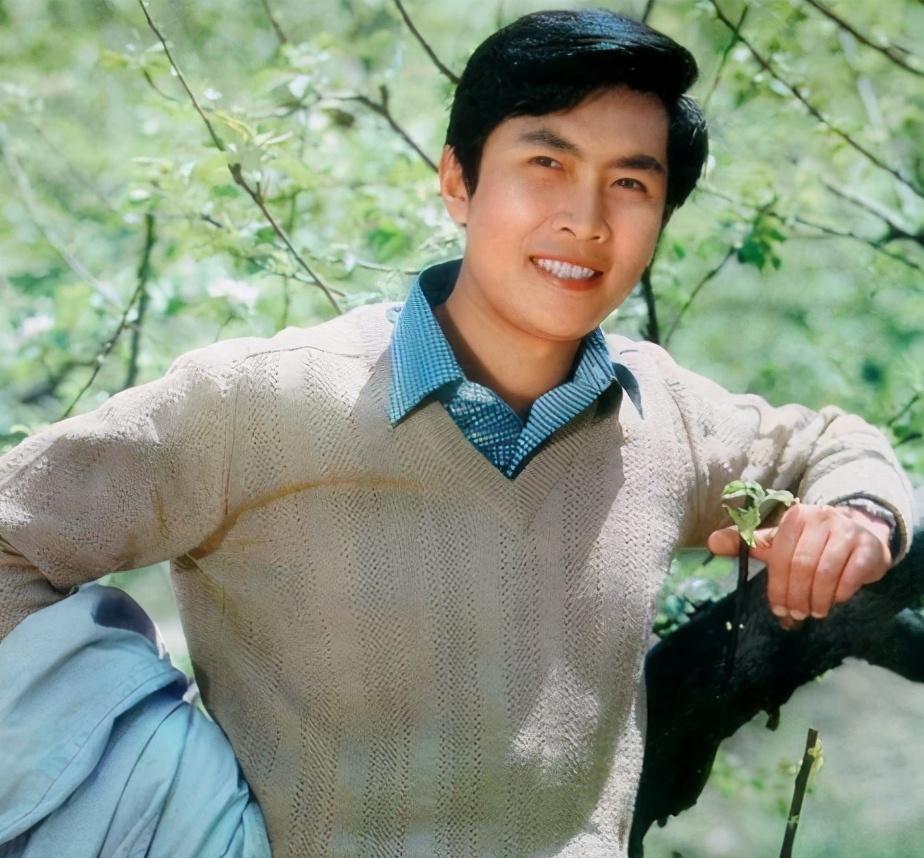 周里京:当红时发妻被杀害,他成嫌疑人被迫退圈,今二婚找到幸福