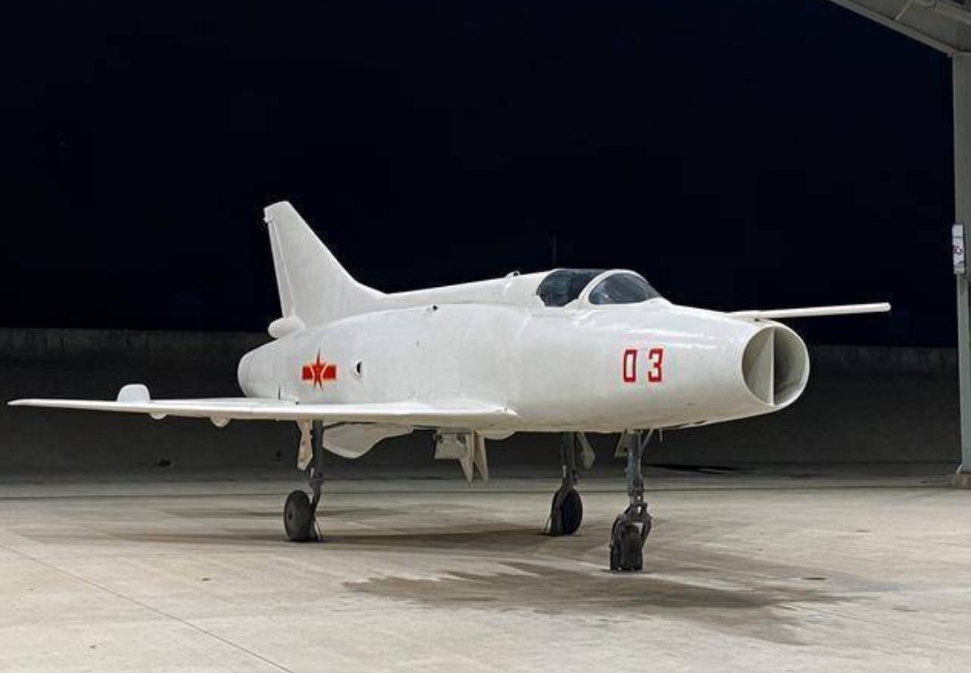 歼-12战斗机首次现身航展,此次特意亮相具有特殊的意义