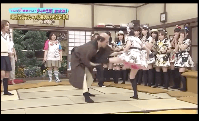 被甩出底裤,被狂踢下体!一线女星被这样对待还要下跪感谢?