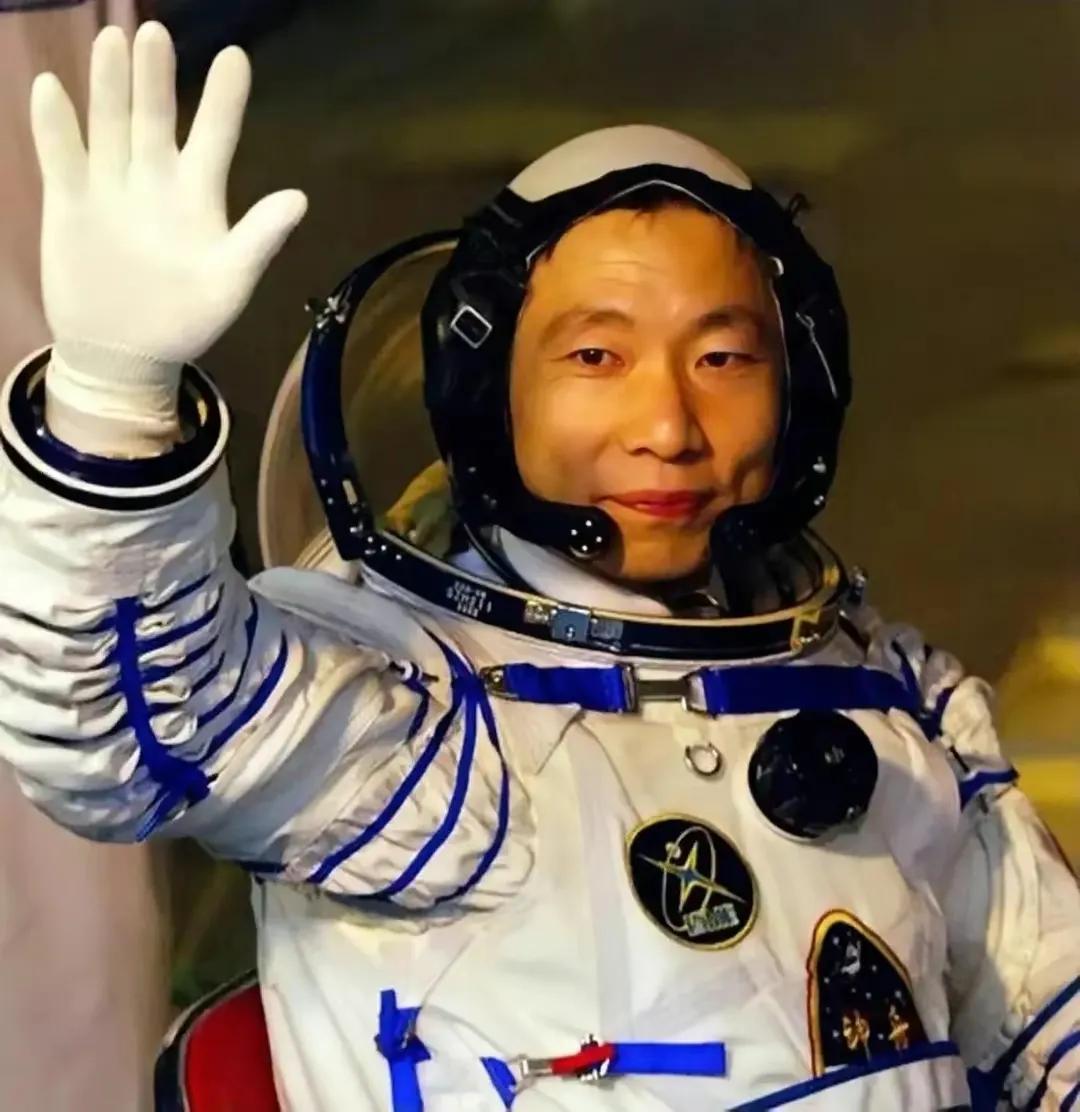杨利伟在太空听到“敲门声”，十七年后谜底揭开，多亏他当时机智 - 资讯咖
