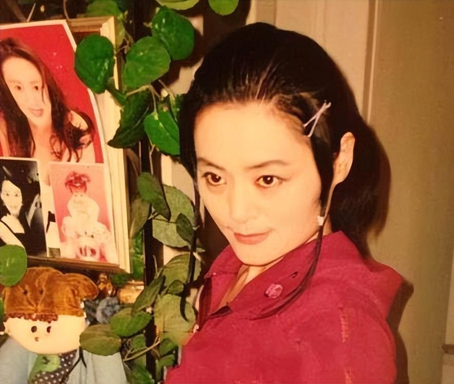 打败韦唯毛阿敏,却被亲弟弟砸成脑震荡,一代歌后还曾当过保姆