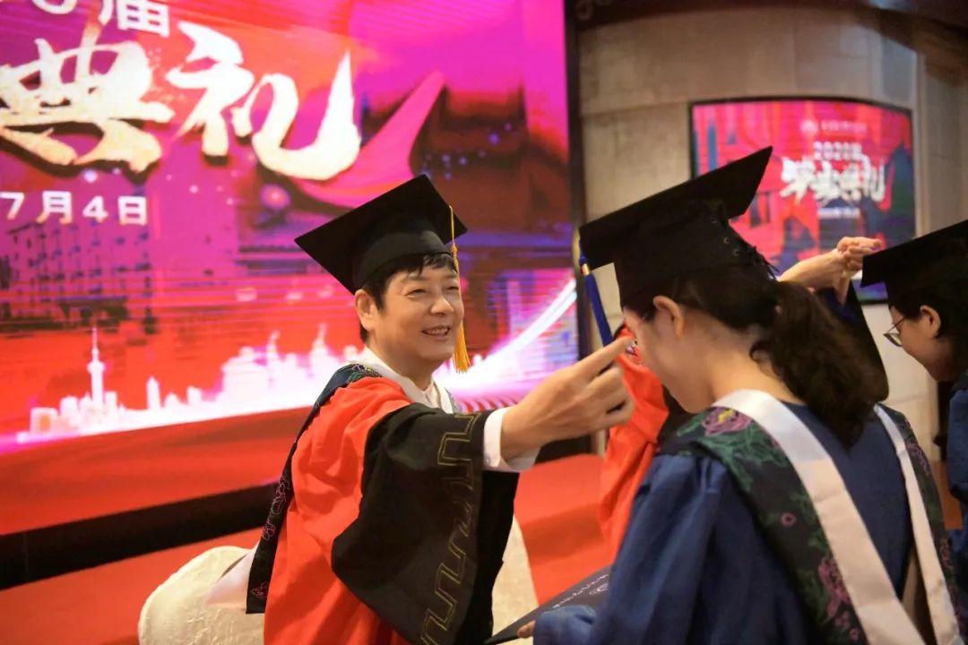 筑梦起航  长风破浪再出发——国妇婴召开2020届研究生毕业典礼