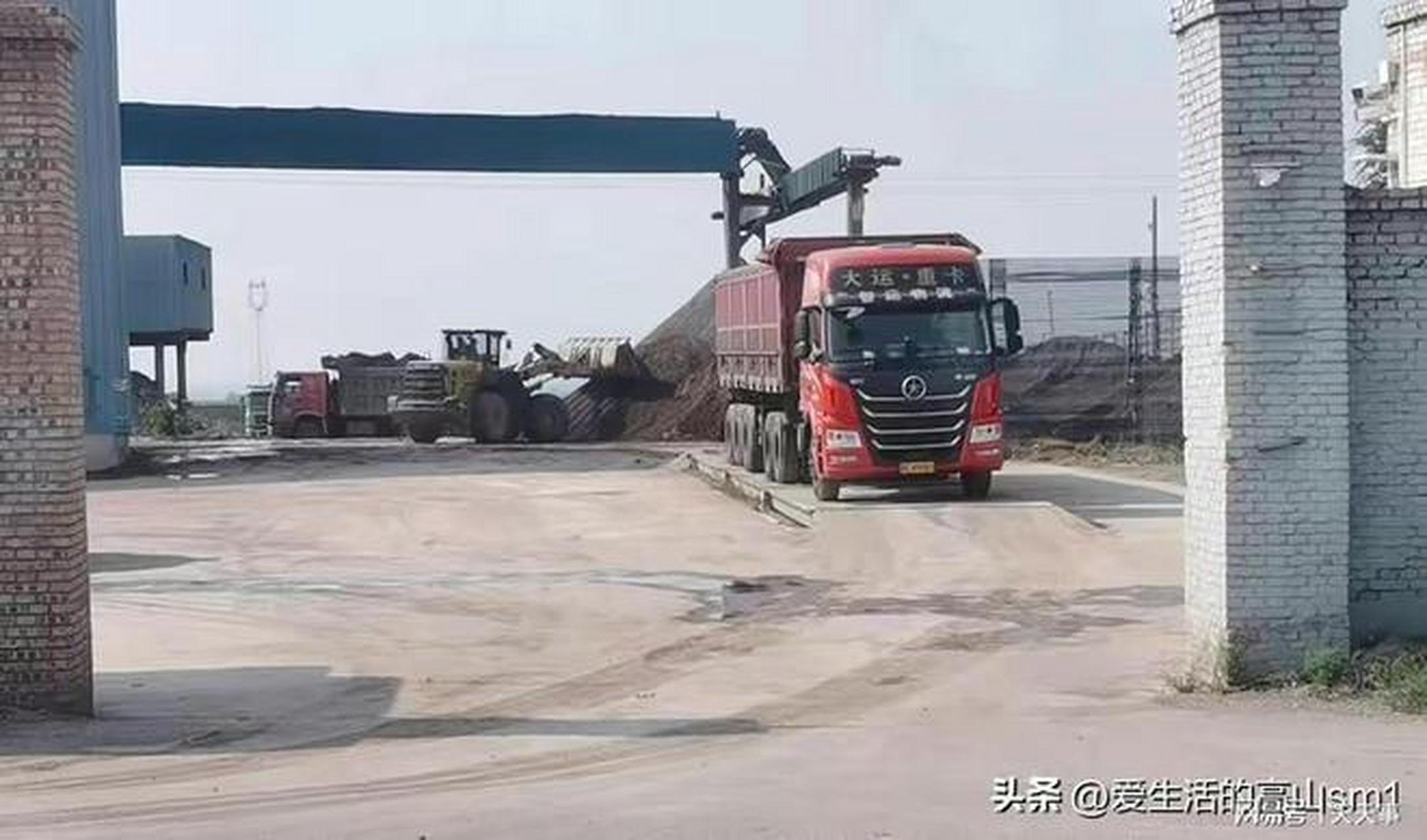 山西绛县某洗沙场环境是这样的 近日,在山西省绛县郇王桥旁发现一处