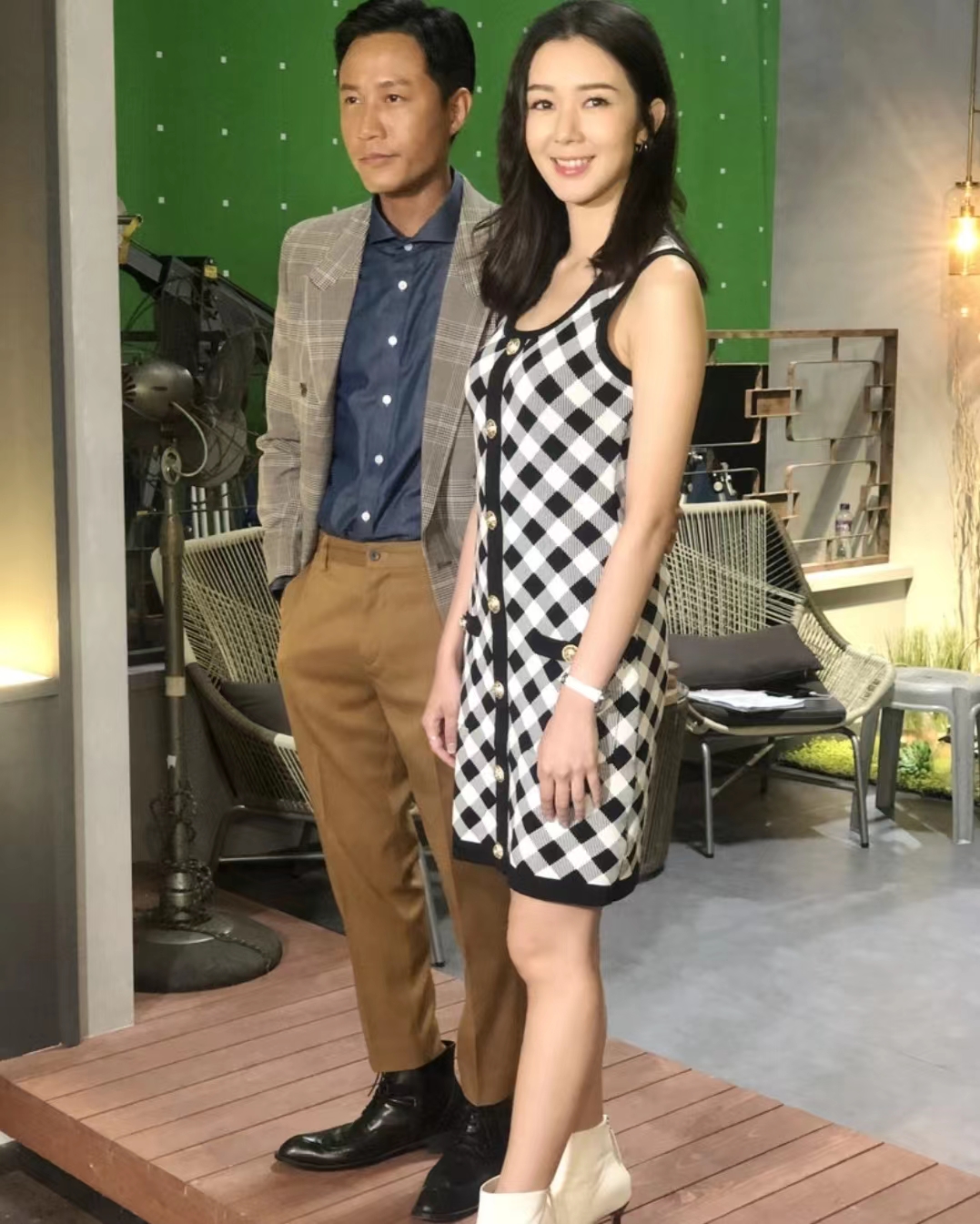 尺度大胆!麦子乐与麦明诗天台上演亲热戏,肉色内裤上阵直呼尴尬