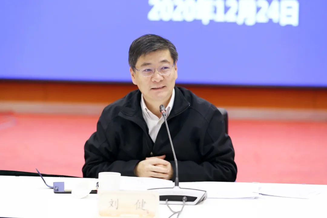 这场冬日的暖心"下午茶"很特别,来的是大咖,聊的是大事