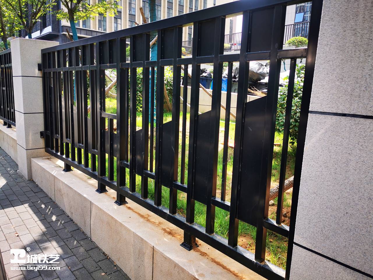 铁艺围墙护栏渐变钢板造型办公场所外围适用tw2271实景拍摄