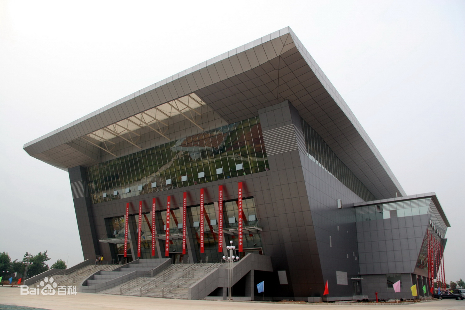 原985大学分校,名字却像民办大学,实则名人辈出,位于武汉