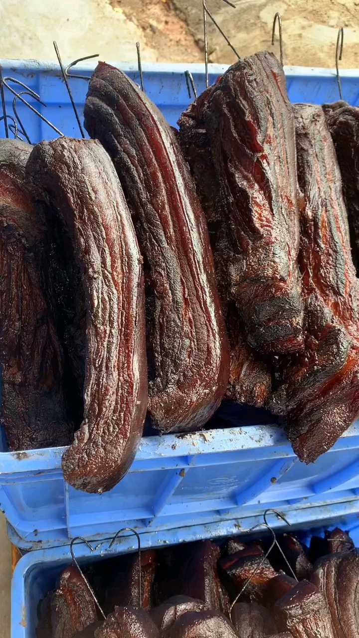 云南腊皇后,烟熏腊肉.