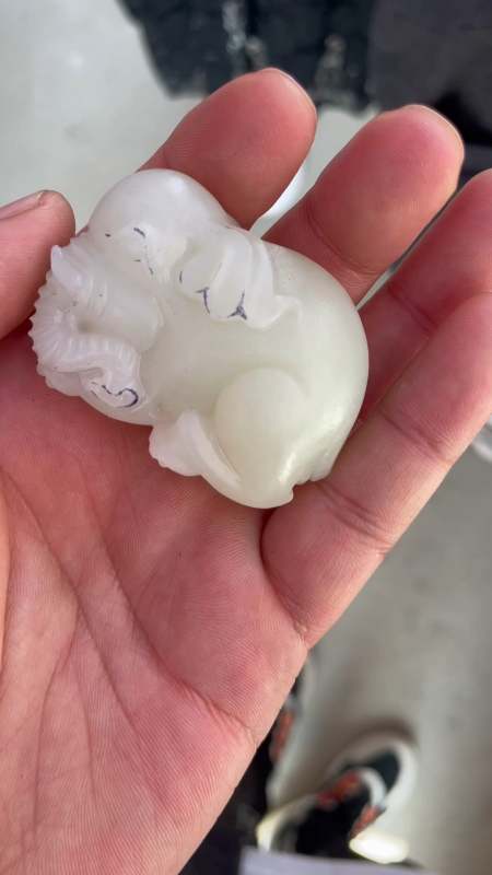 和田玉大象手把件料子白细度好-度小视