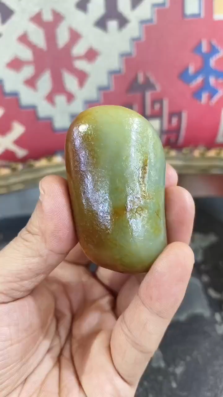 精美和田玉籽料原石