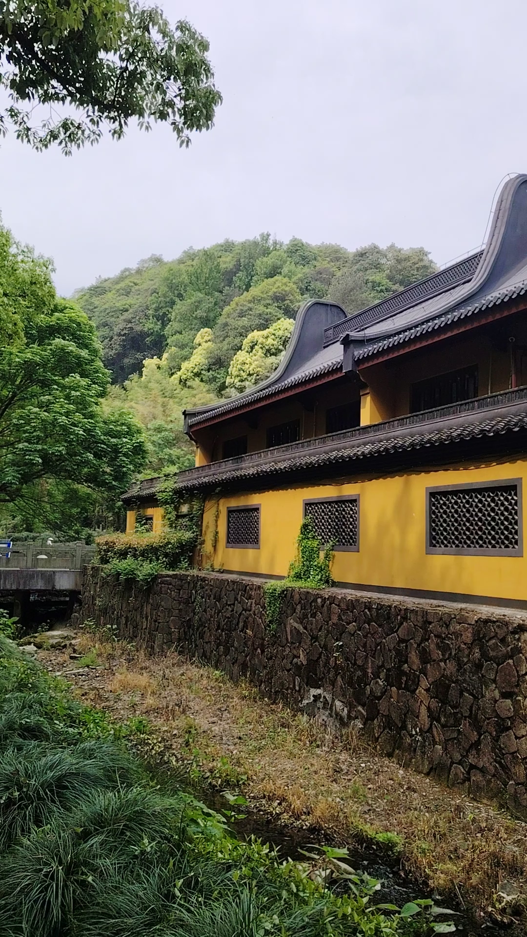 顺安,内方外圆的态度,会让人时刻保持着清醒.取景三天竺法镜寺