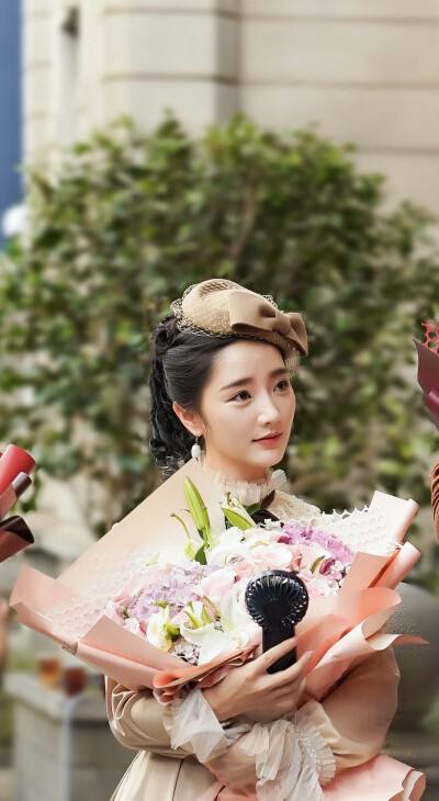 最美"小娘惹"肖燕去贵州支教,这确实是件充满爱心且温暖的事情
