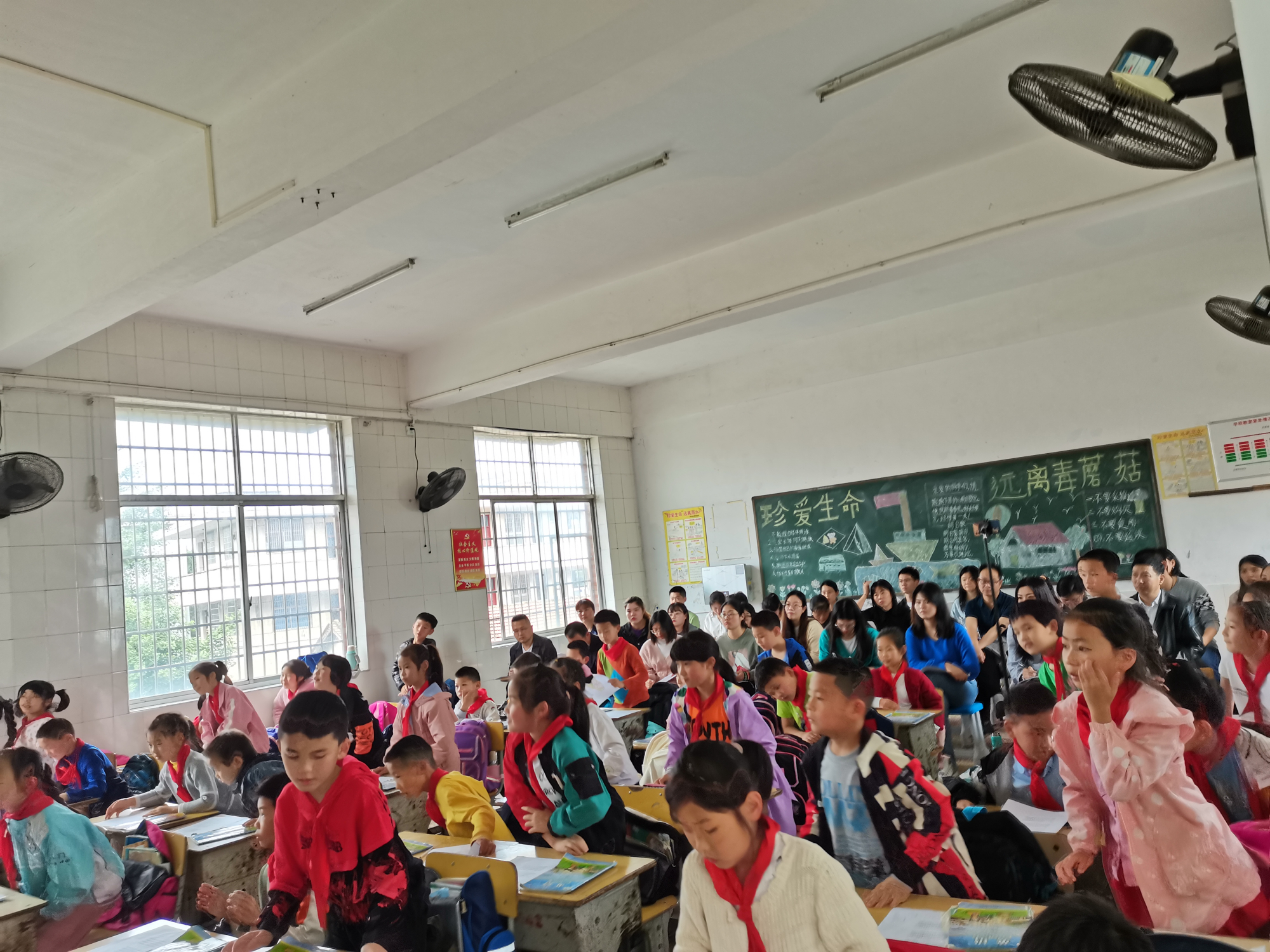 鼎城區(qū)周家店中學(xué):踏上新起點(diǎn) 再攀新高峰(圖1) 鼎城區(qū)周家店中學(xué):踏上新起點(diǎn) 再攀新高峰(圖1)