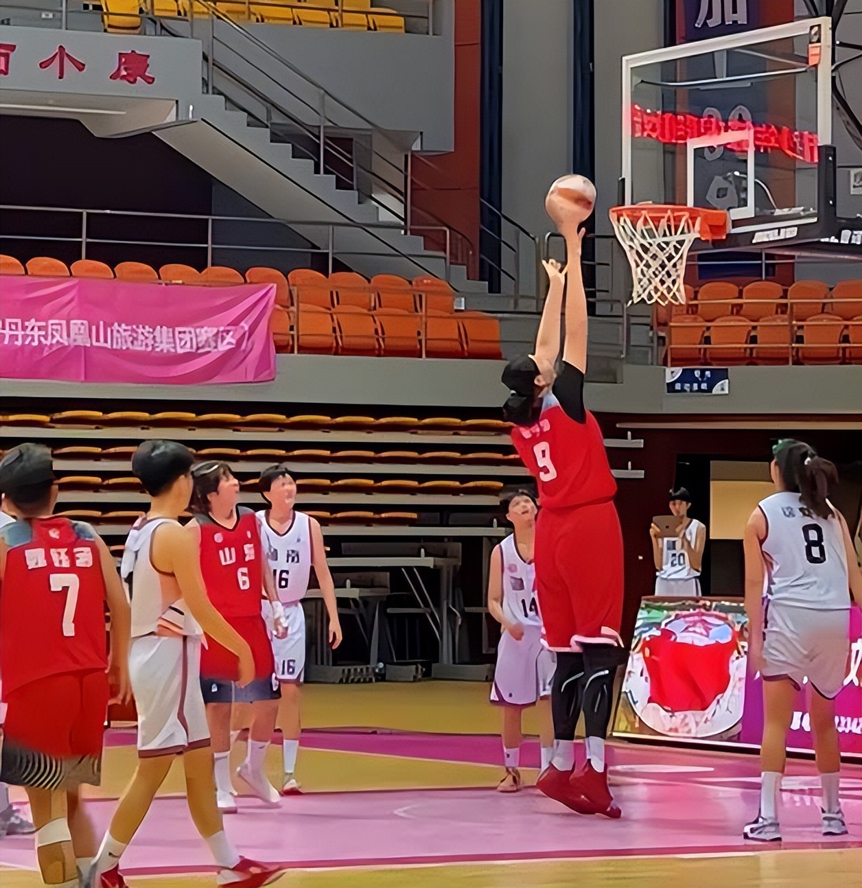 离谱!u17女篮决赛山东狂胜33分却获亚军,2米27张子宇面如死灰