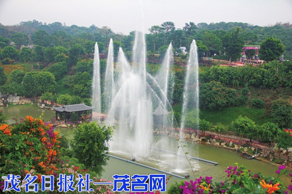 占地300余亩,高州岭南凤凰园开园,景色如诗如画