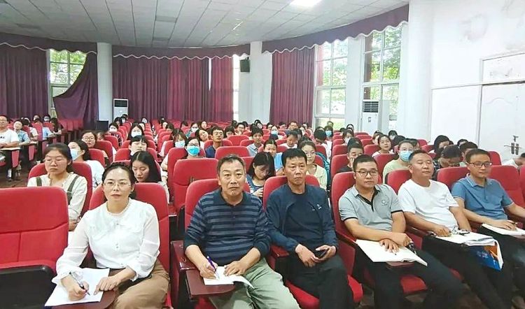 上蔡中学:专家赋能指点迷津 蓄力前行备战高考