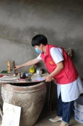 怀远卫校联合怀远县芬芳家园爱心协会开展"我为群众办实事 入户义诊送