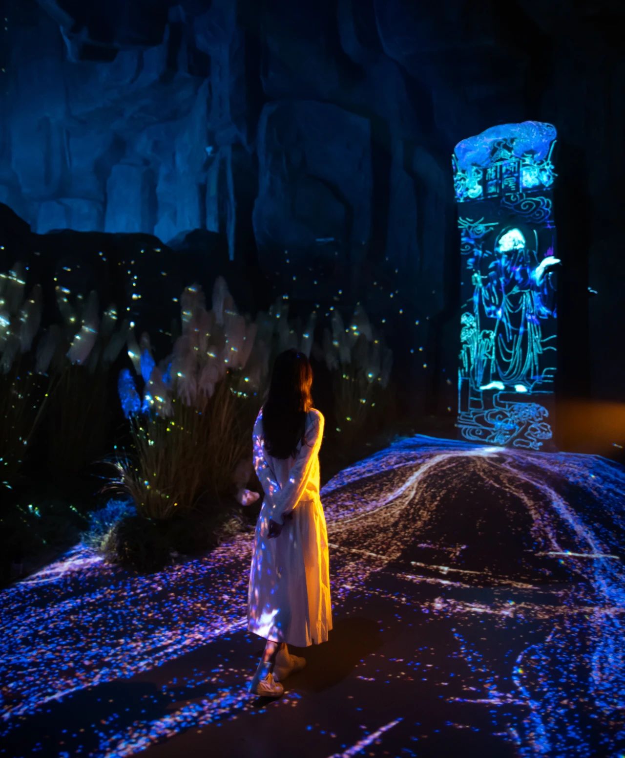 数字展厅之中国首个沉浸式达摩石窟光影艺术馆