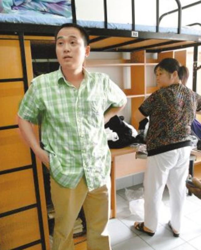 回顾考霸张非:三次考入清华、北大,被疑通过高考赚钱,如今怎样