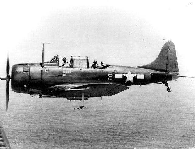 sbd俯冲式轰炸机
