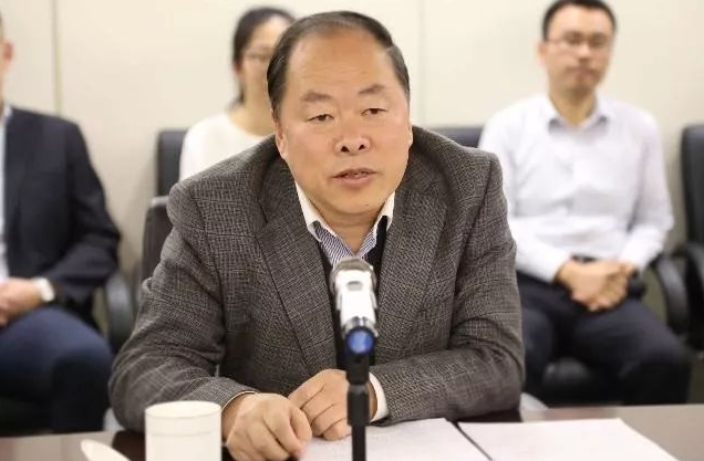 金利斌:24岁摆地摊,10时间身家过亿,为啥最后要结束自己的生命