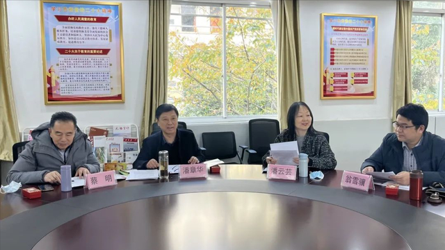 专家组对无锡市塔影中学2023年学校文化建设现场考核