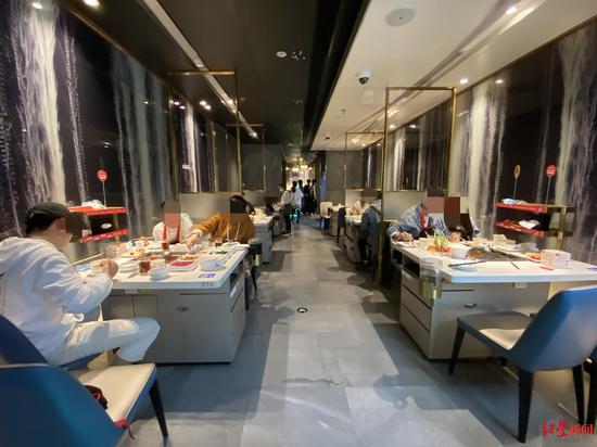 热点|花40元可购买海底捞插队服务？网友怒了，海底捞回应了