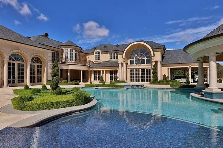 欧美超火美妆博主j姐,从500美元到上亿豪宅,这样的炫富看着才爽