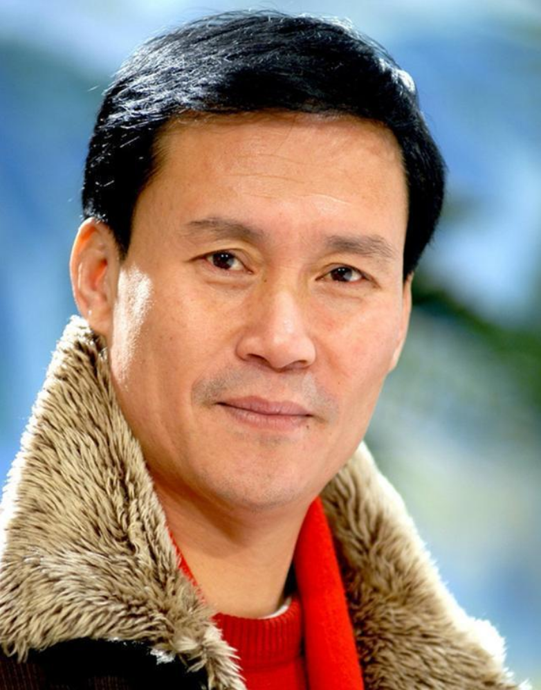 著名演员张世会:娶初恋女友为妻,如今儿子成了他们夫妻俩的骄傲