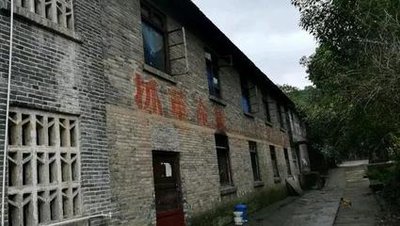 藏在深山中的三线厂,主要生产火箭弹引信,如今被当成居住房