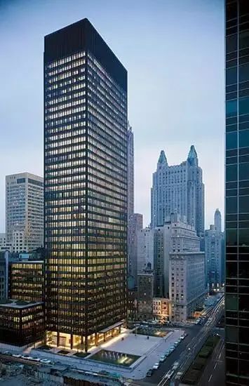 凡德罗代表作——纽约西格拉姆大厦