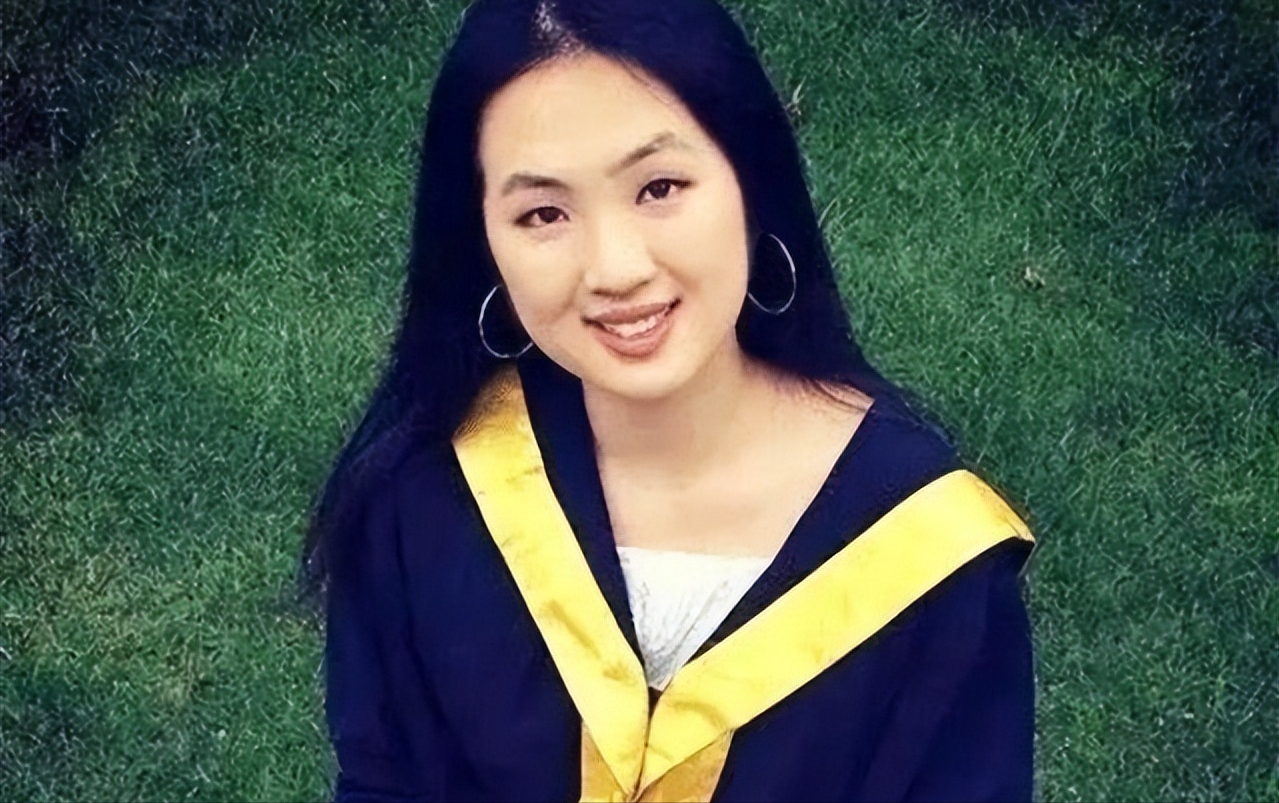 任正非的第二任妻子,比丈夫小30岁,温婉贤淑,曾是华为得力秘书