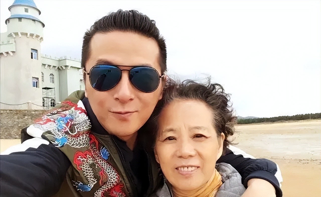 拆散儿子恋爱,插手儿子事业发展,朱雨辰的妈妈为何这样做?