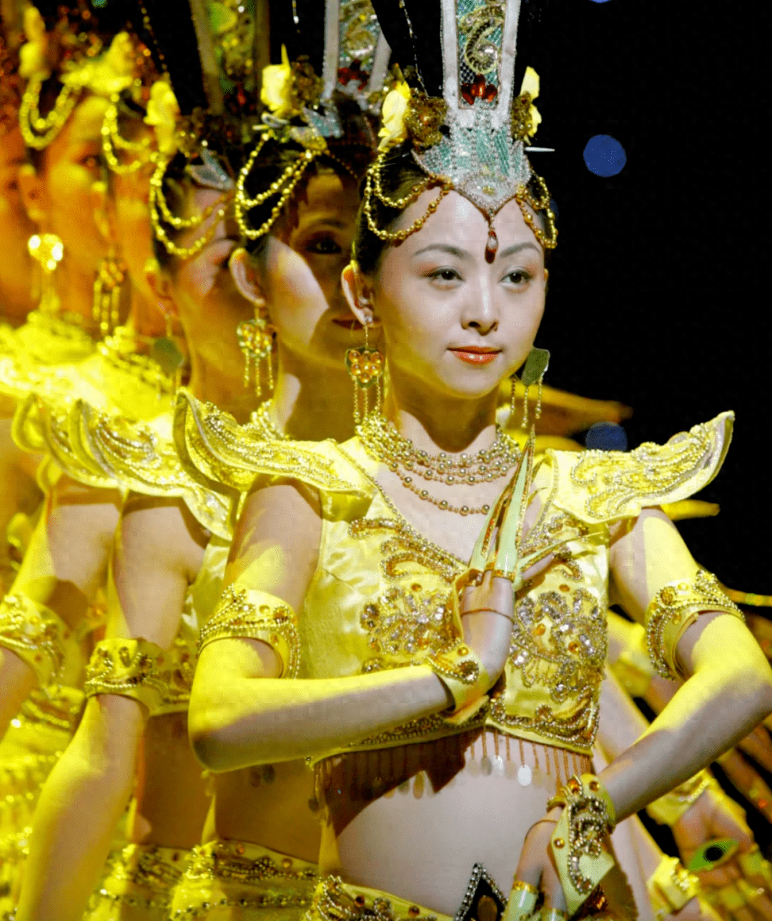 2005年,在春节联欢晚会上,邰丽萍和20个舞蹈演员的节目——《千手观音