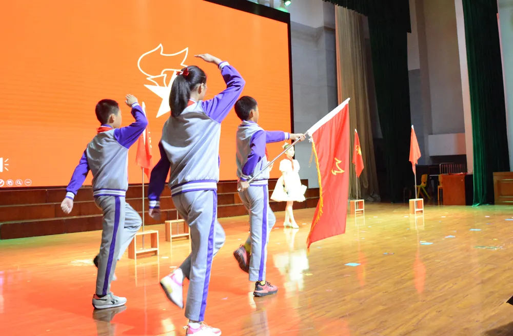 苏州工业园区方洲小学举行二年级分批入队仪式