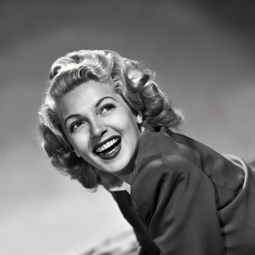 19世纪好莱坞"蛇蝎美人",结8次婚,交83个男友,把女儿坑入狱