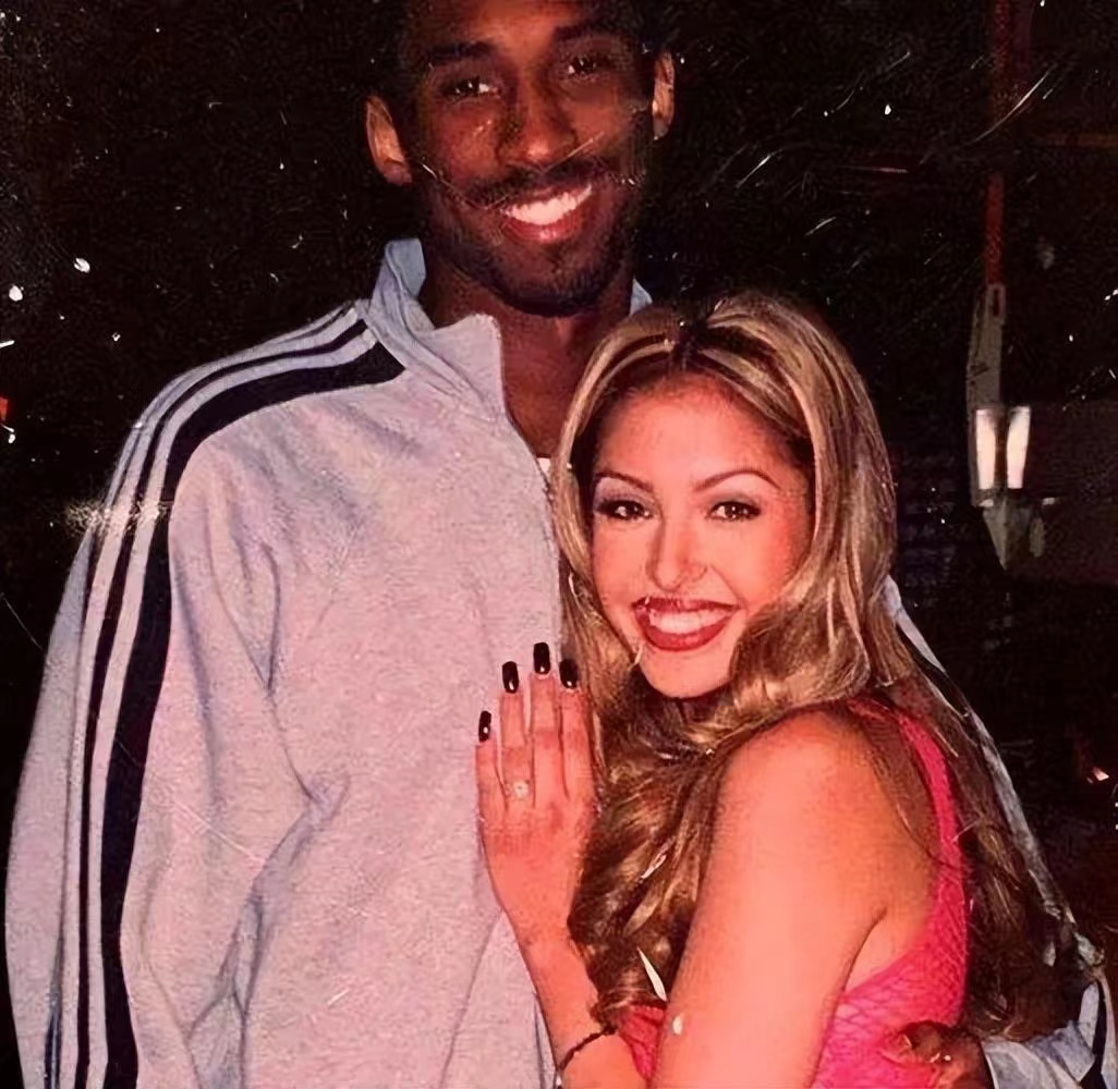 科嫂罕见曝全身照,这身材和仪态!谁能想到她已经四十岁了