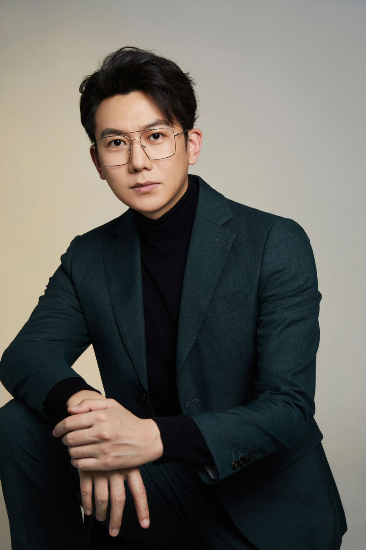 王聪生日写真曝光 绅士儒雅帅气值满分